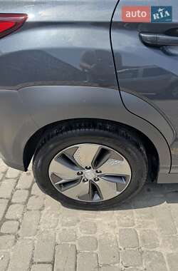 Внедорожник / Кроссовер Hyundai Kona 2018 в 