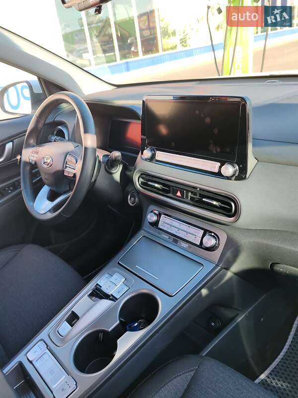 Внедорожник / Кроссовер Hyundai Kona 2023 в Черновцах