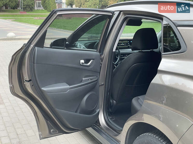 Внедорожник / Кроссовер Hyundai Kona 2021 в Тернополе