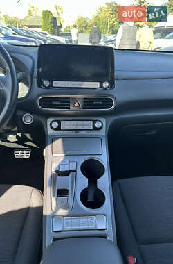 Внедорожник / Кроссовер Hyundai Kona 2020 в 