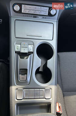 Внедорожник / Кроссовер Hyundai Kona 2020 в 