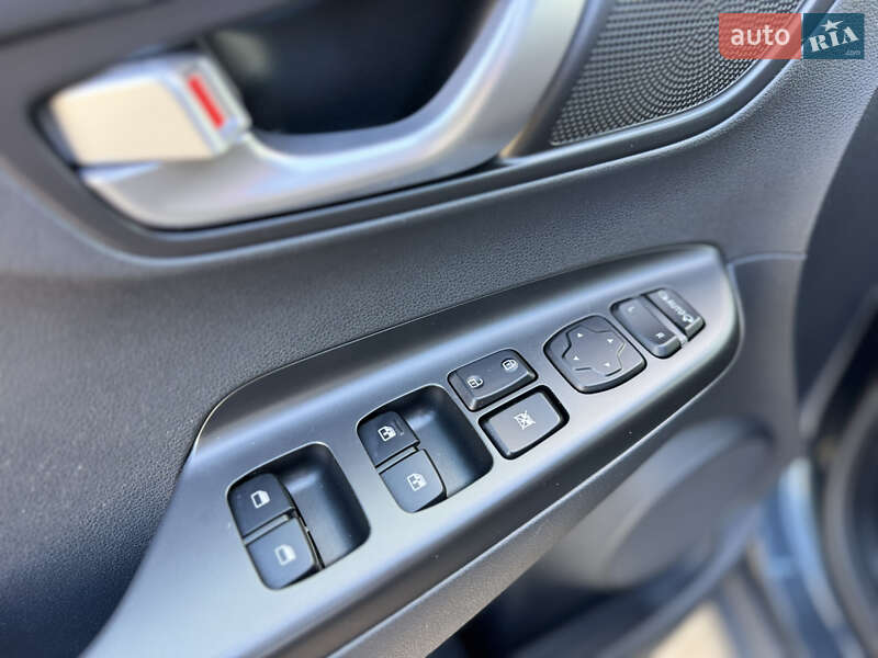 Внедорожник / Кроссовер Hyundai Kona 2022 в Ровно