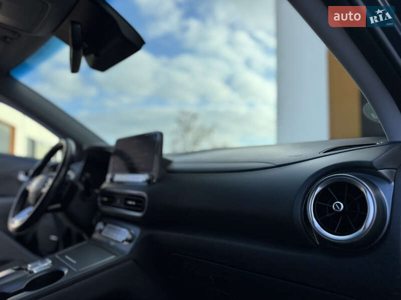 Внедорожник / Кроссовер Hyundai Kona 2022 в Ровно