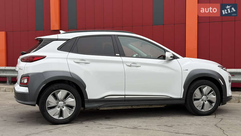Внедорожник / Кроссовер Hyundai Kona 2020 в Киеве