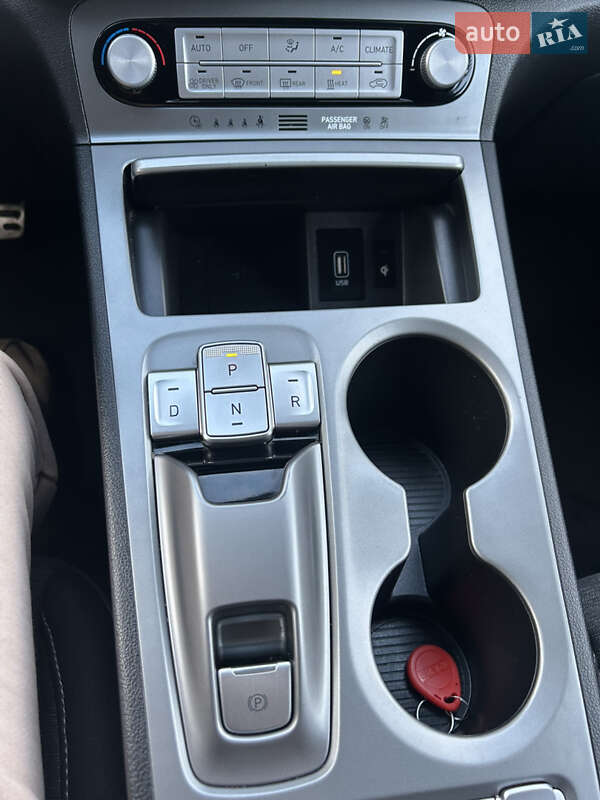 Внедорожник / Кроссовер Hyundai Kona 2020 в Хмельницком