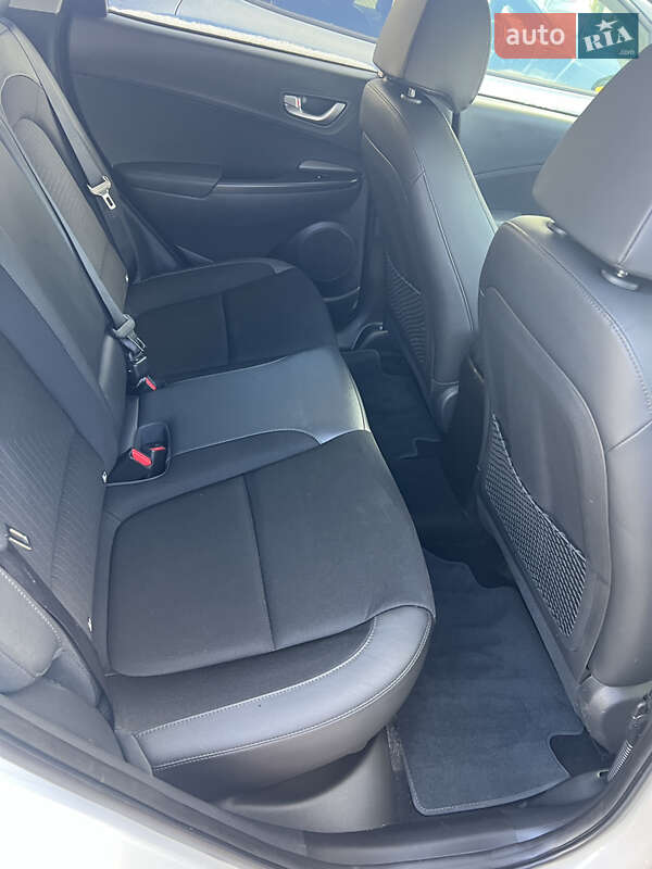 Внедорожник / Кроссовер Hyundai Kona 2022 в Тернополе