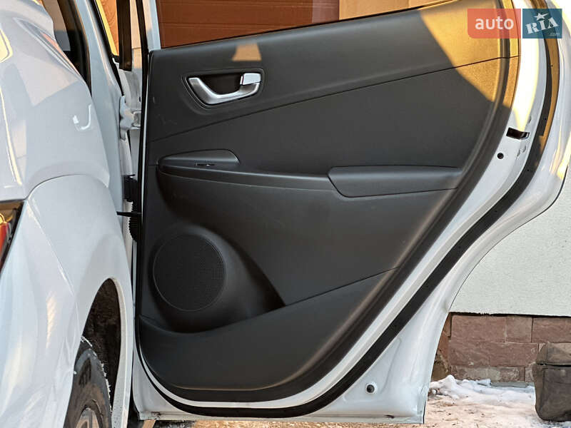 Внедорожник / Кроссовер Hyundai Kona 2021 в Тернополе