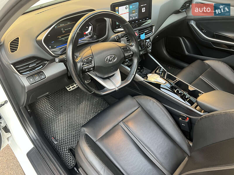 Фастбэк Hyundai Lafesta 2020 в Киеве