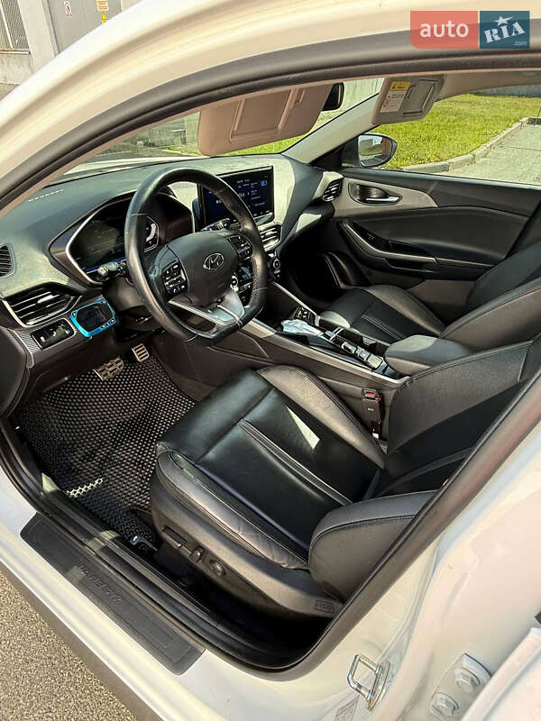 Фастбек Hyundai Lafesta 2020 в Києві фото 7 Фастбек Hyundai Lafesta 2020 в Києві