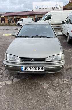 Седан Hyundai Lantra 1992 в Олевске