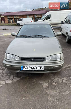 Седан Hyundai Lantra 1992 в Олевську