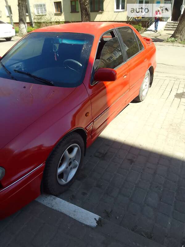 Седан Hyundai Lantra 1995 в Стрию