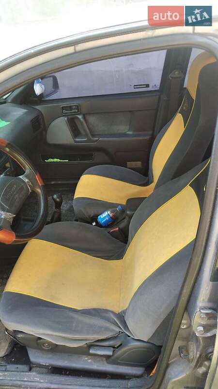 Седан Hyundai Lantra 1992 в Дрогобичі