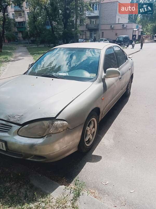 Седан Hyundai Lantra 2000 в Киеве