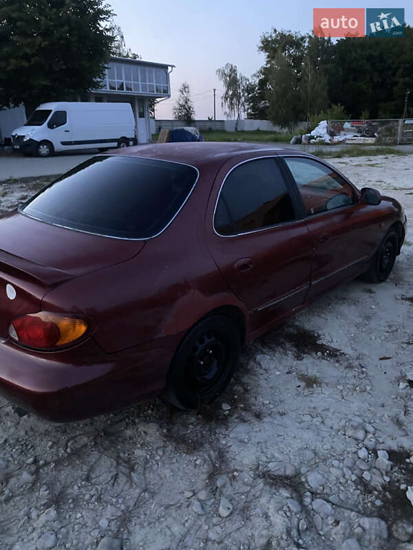 Седан Hyundai Lantra 1999 в Львове