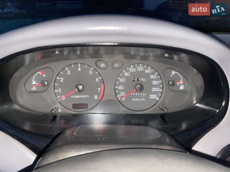 Седан Hyundai Lantra 1999 в Львове