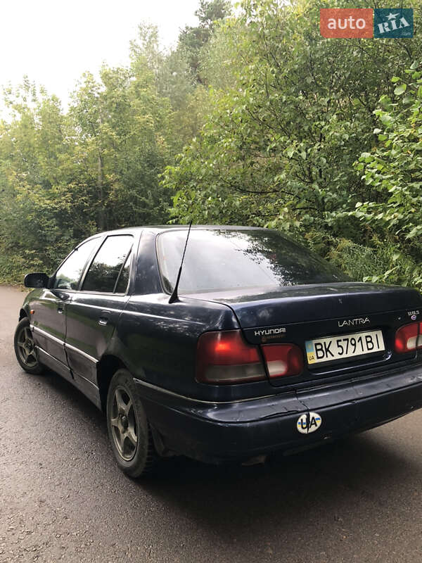 Седан Hyundai Lantra 1994 в Ровно