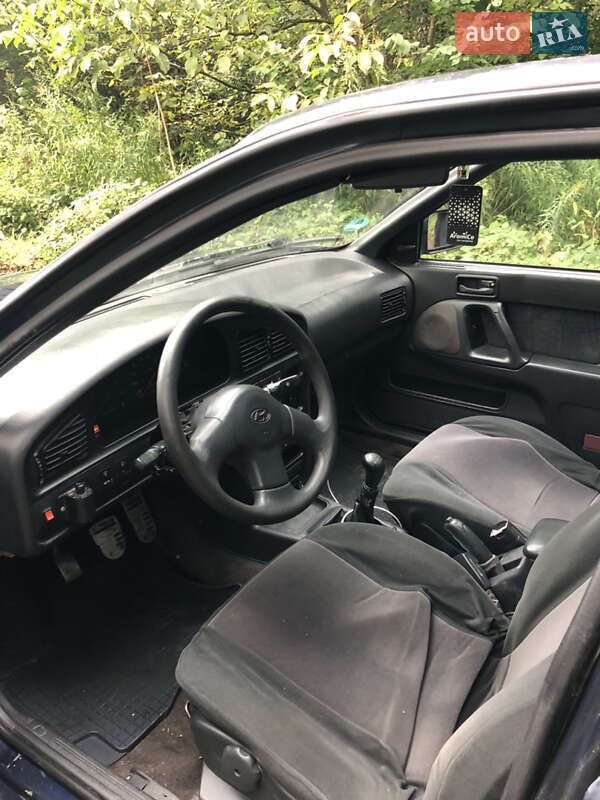 Седан Hyundai Lantra 1994 в Ровно