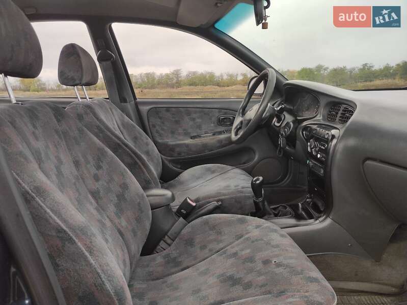 Седан Hyundai Lantra 1995 в Кривом Роге