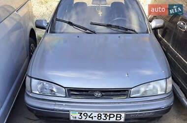 Седан Hyundai Lantra 1992 в Рівному