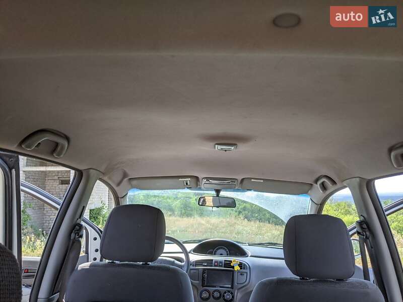 Минивэн Hyundai Matrix 2006 в Богодухове