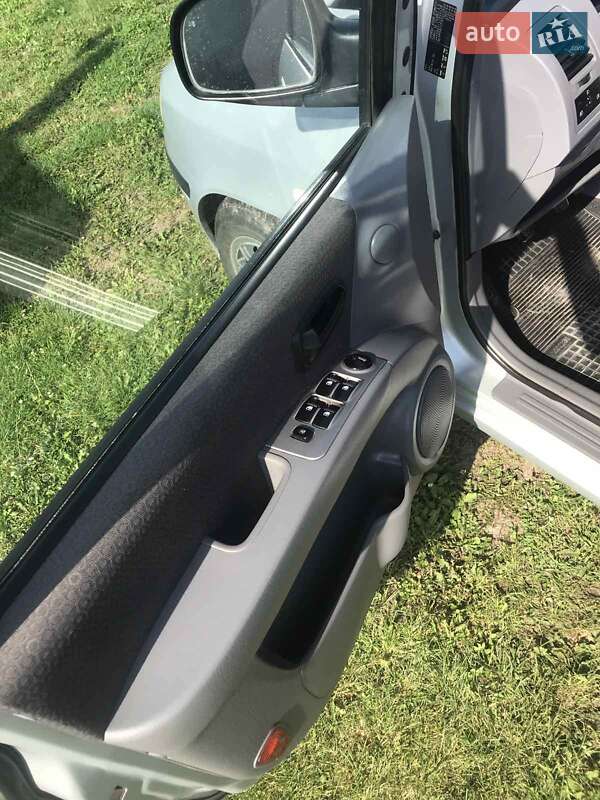 Минивэн Hyundai Matrix 2007 в Буске