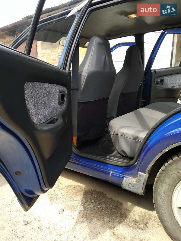 Седан Hyundai Pony 1992 в Ромнах