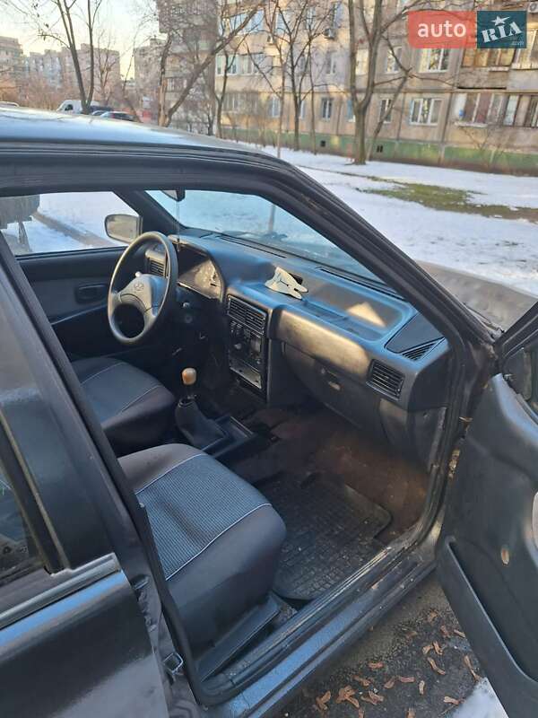 Седан Hyundai Pony 1992 в Киеве