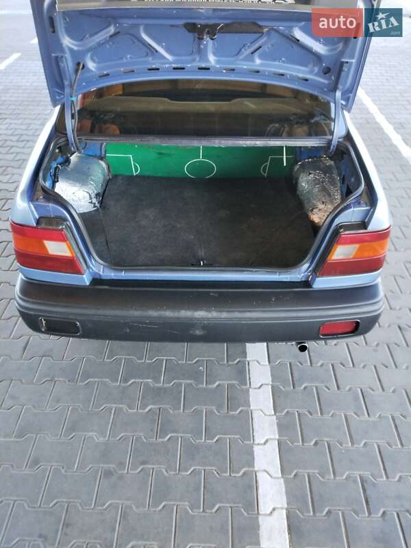 Седан Hyundai Pony 1993 в Корсунцях