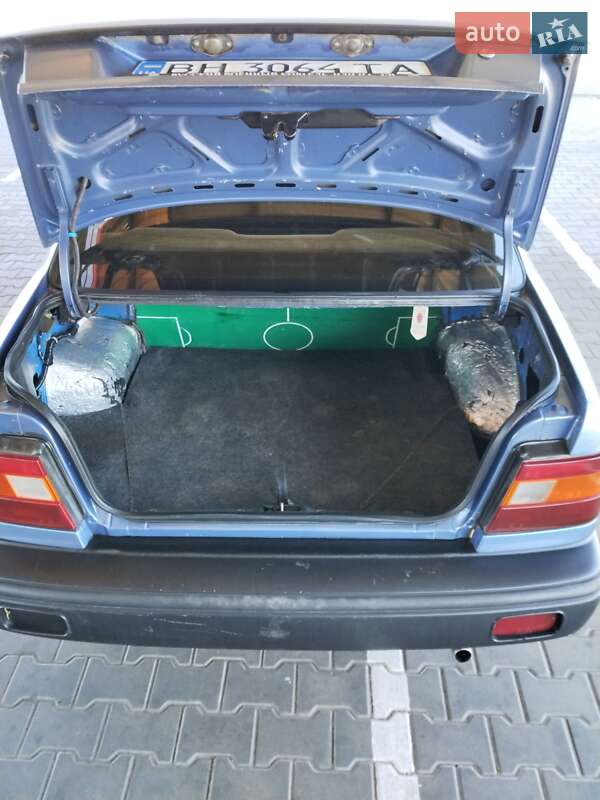 Седан Hyundai Pony 1993 в Корсунцях