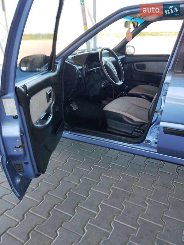 Седан Hyundai Pony 1993 в Корсунцях