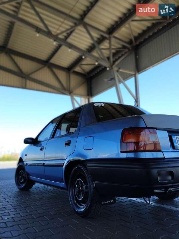 Седан Hyundai Pony 1993 в Корсунцях
