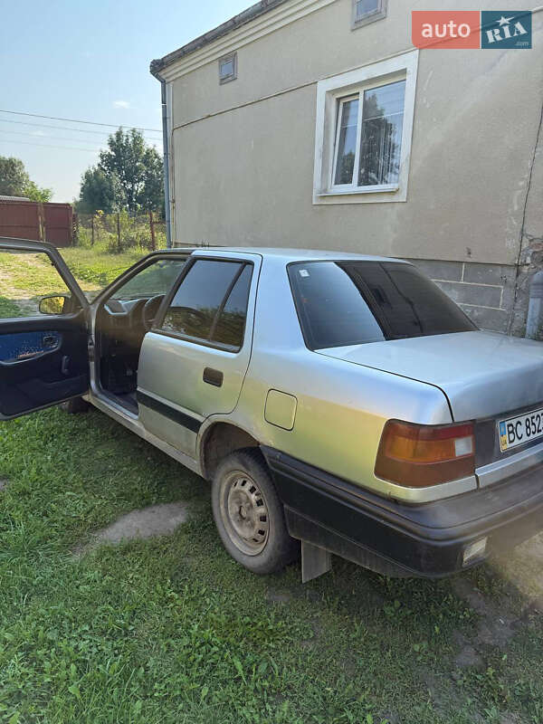 Седан Hyundai Pony 1992 в Львові