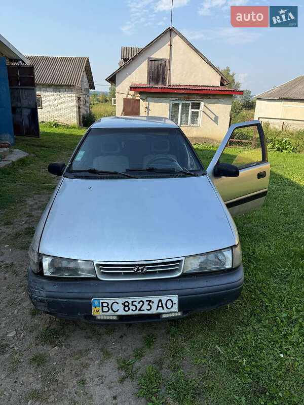 Седан Hyundai Pony 1992 в Львові