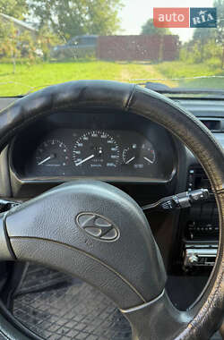 Седан Hyundai Pony 1992 в Львове