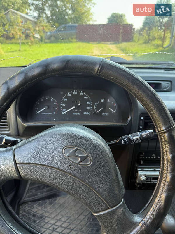 Седан Hyundai Pony 1992 в Львові
