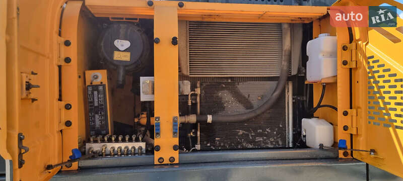 Гусеничный экскаватор Hyundai Robex 220 LC-9A 2012 в Самборе