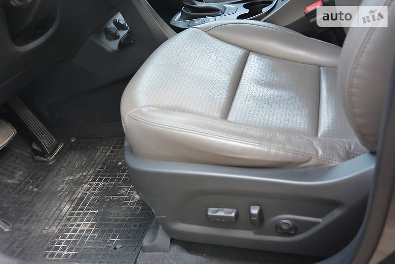 Позашляховик / Кросовер Hyundai Santa FE 2014 в Сваляві