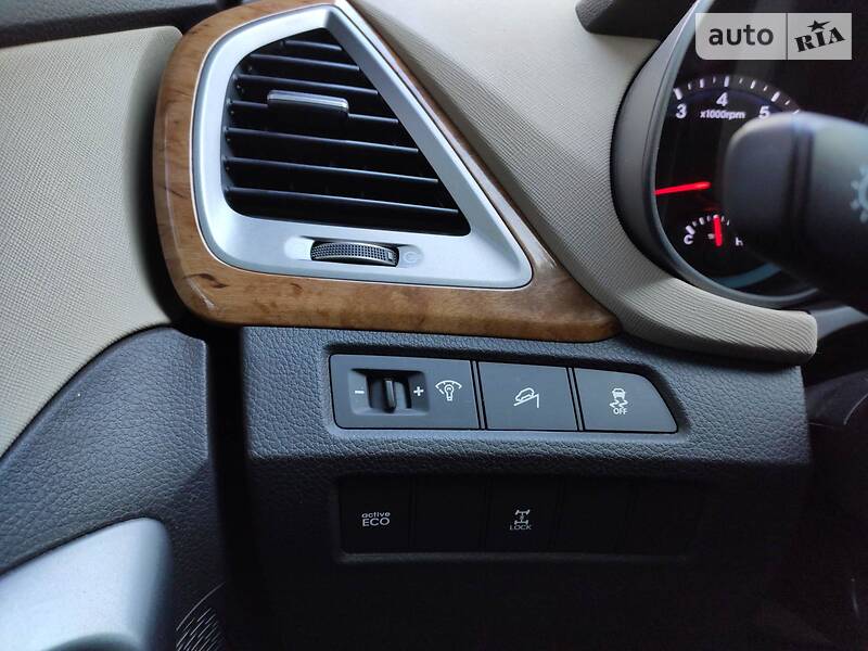 Позашляховик / Кросовер Hyundai Santa FE 2014 в Києві