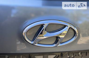 Позашляховик / Кросовер Hyundai Santa FE 2014 в 