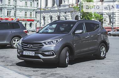 Внедорожник / Кроссовер Hyundai Santa FE 2018 в 