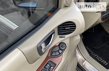 Внедорожник / Кроссовер Hyundai Santa FE 2005 в 