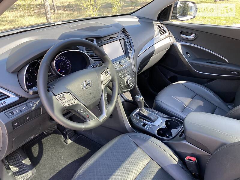 Позашляховик / Кросовер Hyundai Santa FE 2015 в 