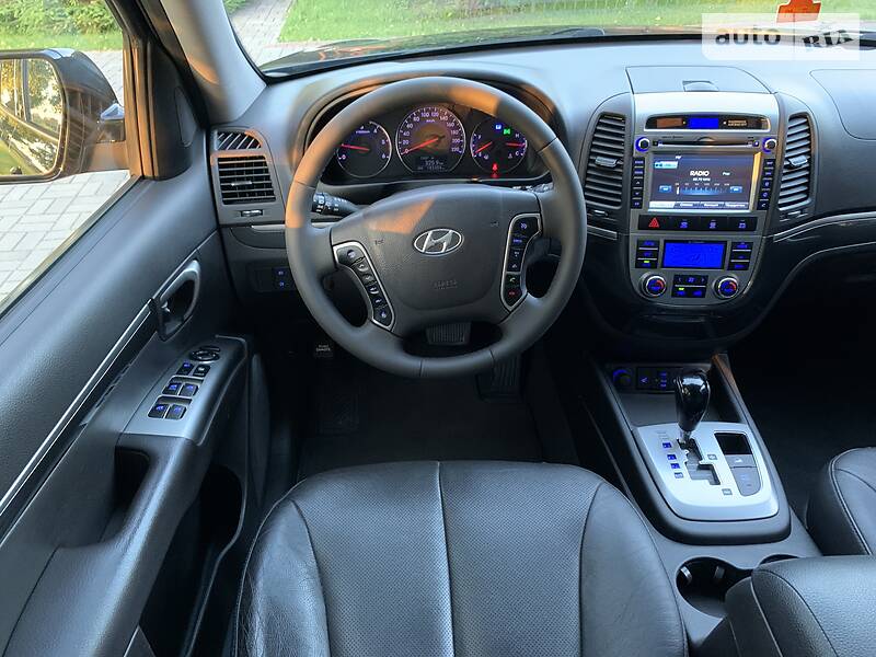Позашляховик / Кросовер Hyundai Santa FE 2011 в Луцьку