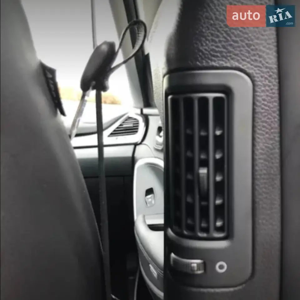 2012 Hyundai Santa Fe - мініатюра 31
