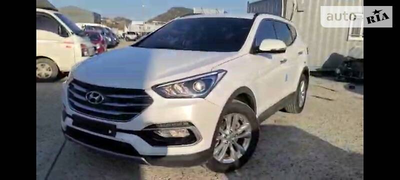 Внедорожник / Кроссовер Hyundai Santa FE 2016 в Червонограде