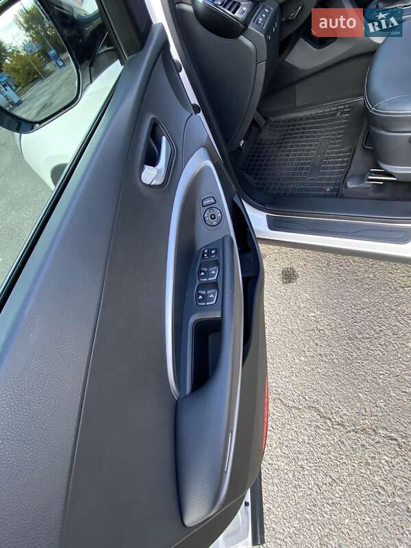 Позашляховик / Кросовер Hyundai Santa FE 2014 в Одесі