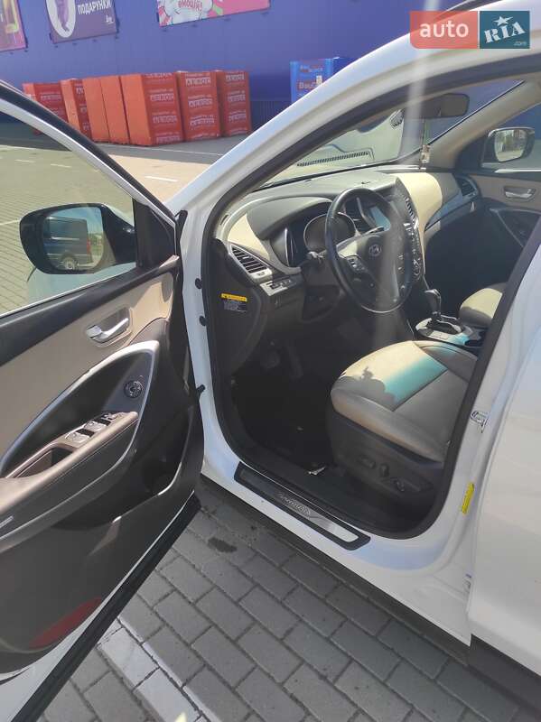 Внедорожник / Кроссовер Hyundai Santa FE 2016 в Киеве