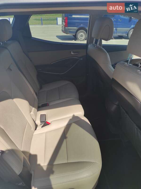 Внедорожник / Кроссовер Hyundai Santa FE 2016 в Киеве