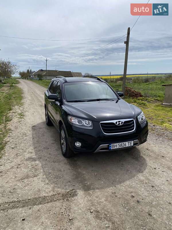Позашляховик / Кросовер Hyundai Santa FE 2011 в Сараті